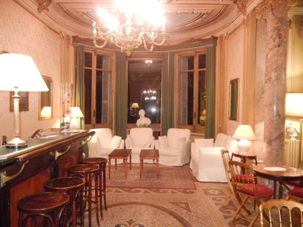 Hotel Aiglon Ментона Экстерьер фото
