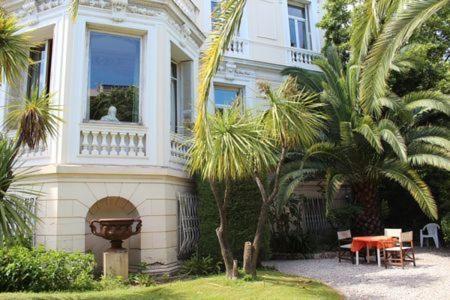 Hotel Aiglon Ментона Экстерьер фото